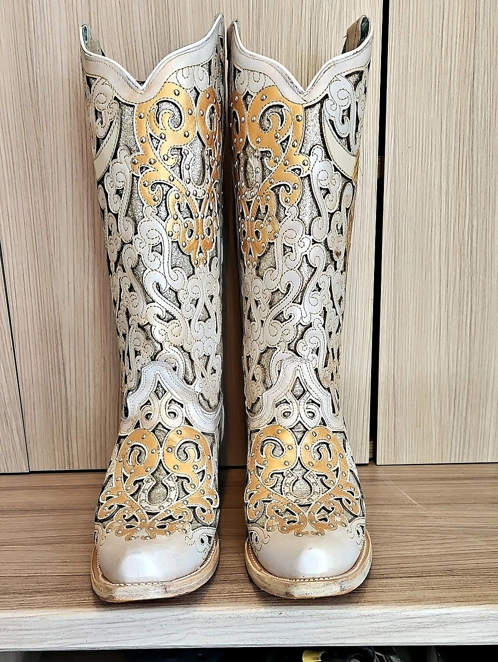 Corral White Glitter Inlay Snip Toe Cowgirl Boots